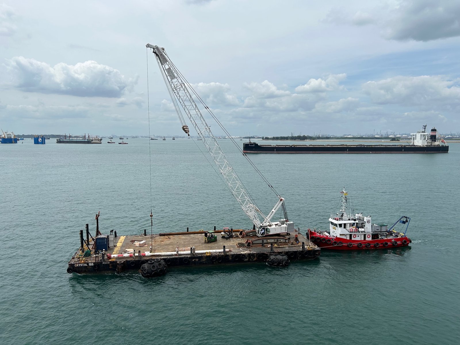 Floating crane for afloat lifting at anchorage